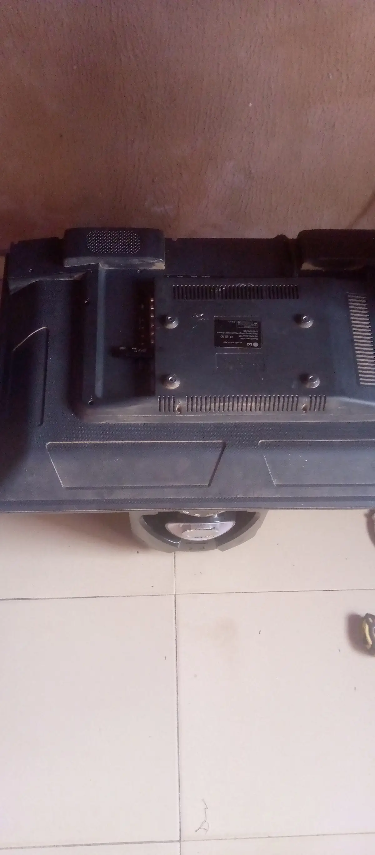 LG non-smart LED TV - Image 3