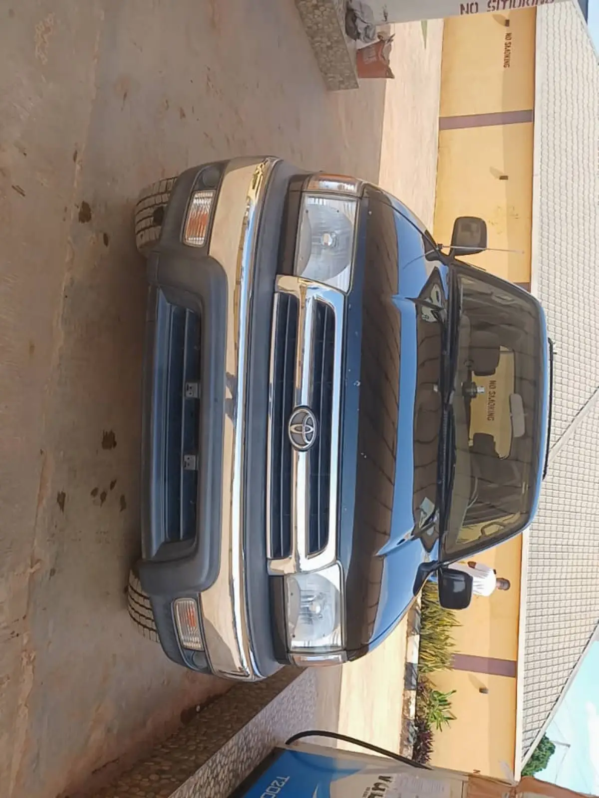 Toyota 1999 4runner black - Image 2