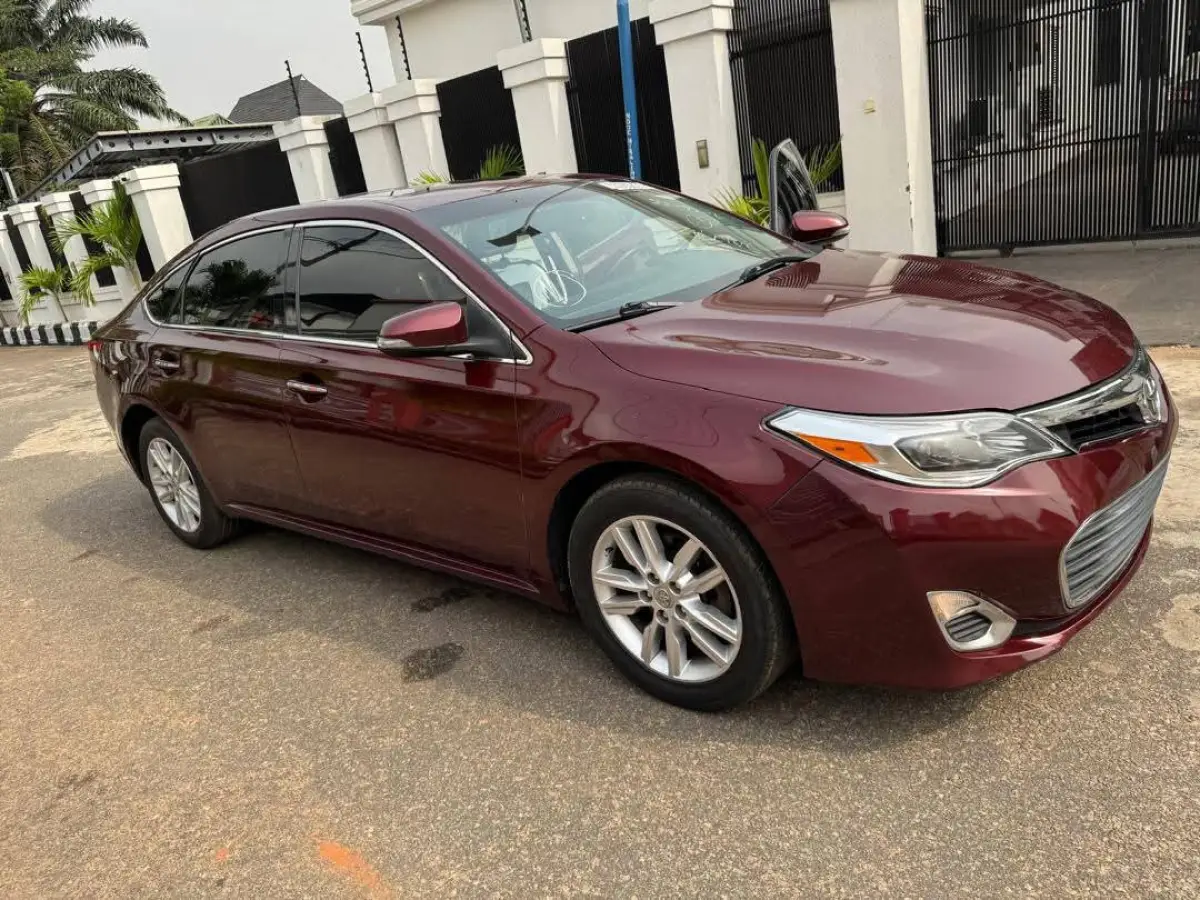 Toyota Avalon XLE 2013 - Image 2