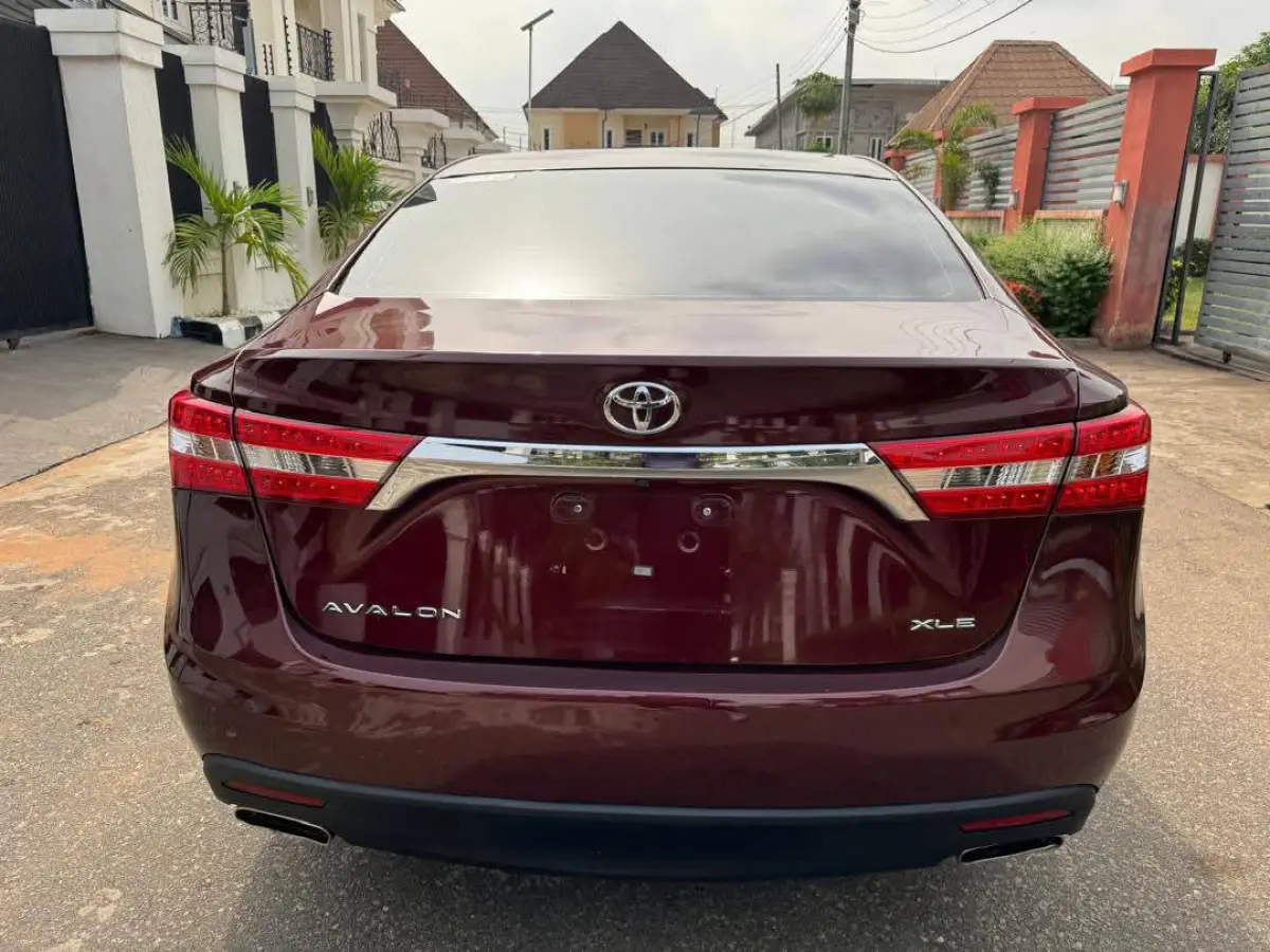 Toyota Avalon XLE 2013 - Image 17