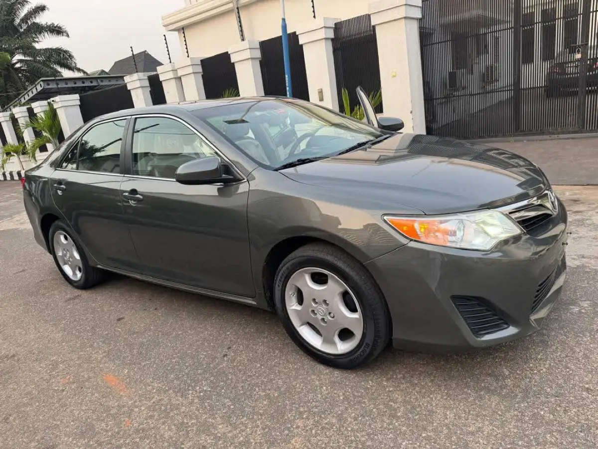 Toyota Camry LE 4Plugs 2012 - Image 2