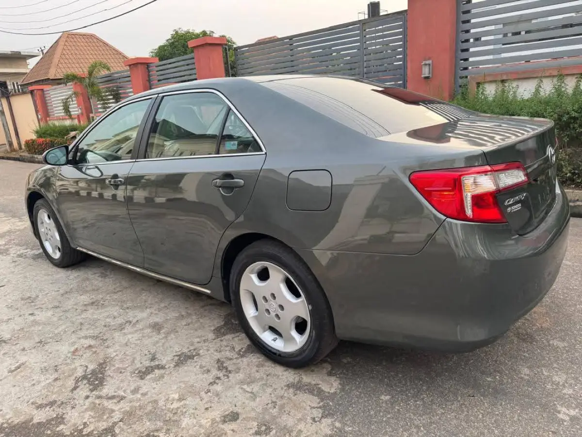 Toyota Camry LE 4Plugs 2012 - Image 6