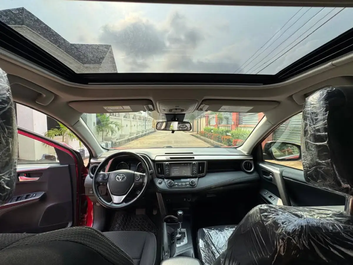 2016 Toyota Rav4 XLE 4PLUGS - Image 12