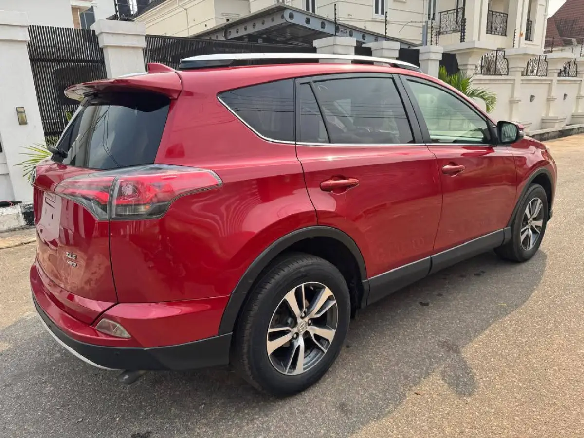 2016 Toyota Rav4 XLE 4PLUGS - Image 13