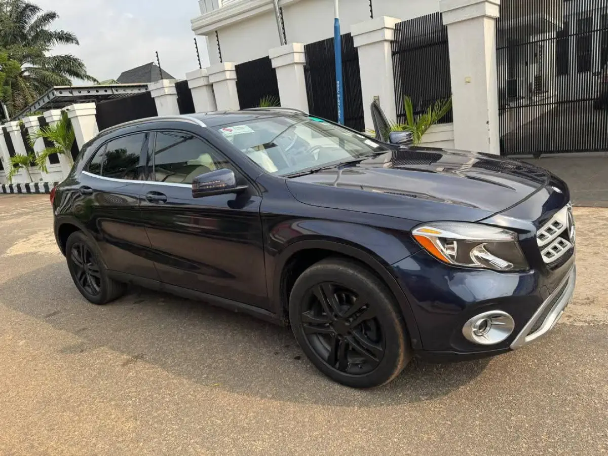 2017 MERCEDES BENZ GLA 250 FOREIGN USED - Image 2