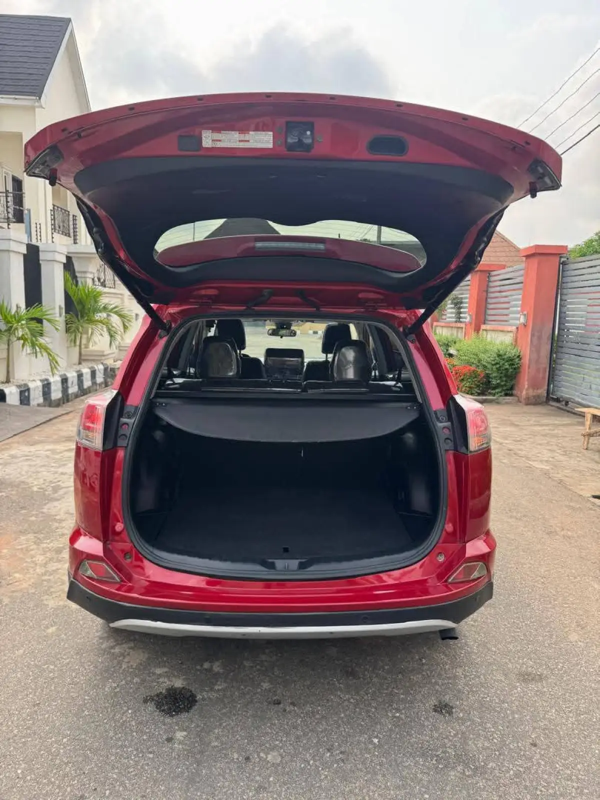 2016 Toyota RAV4 XLE 4PLUGS - Image 16