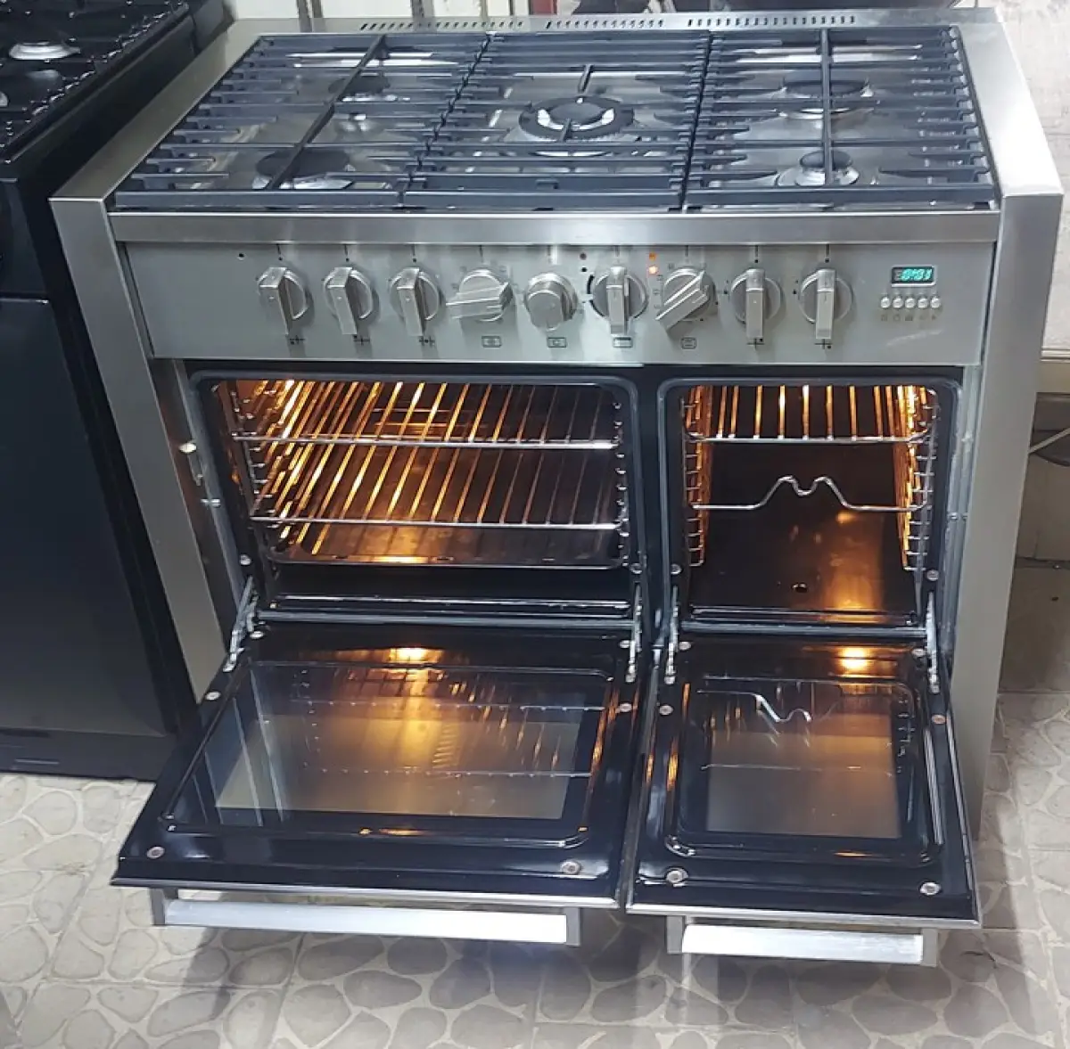 Gas with Oven - Image 1