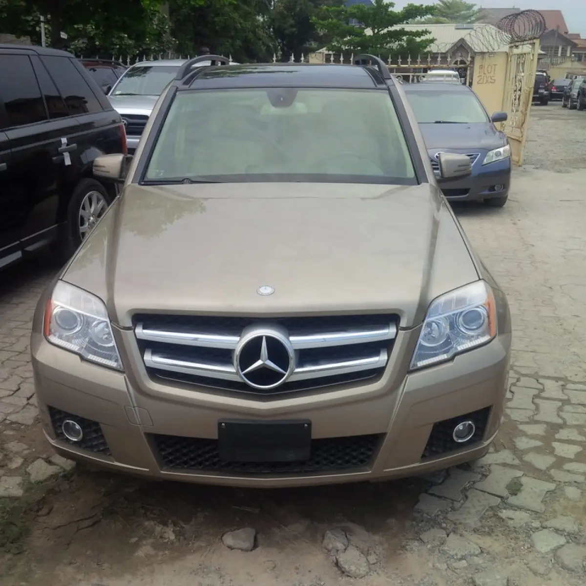 Clean Mercedes Benz GLK 350 4matic 2010 Model - Image 2