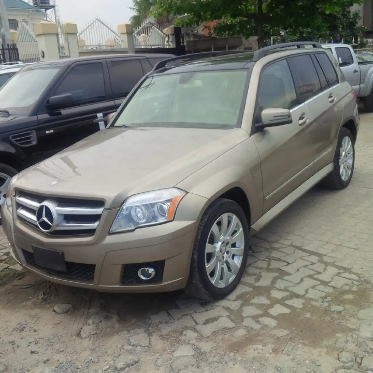 Clean Mercedes Benz GLK 350 4matic 2010 Model - Image 3