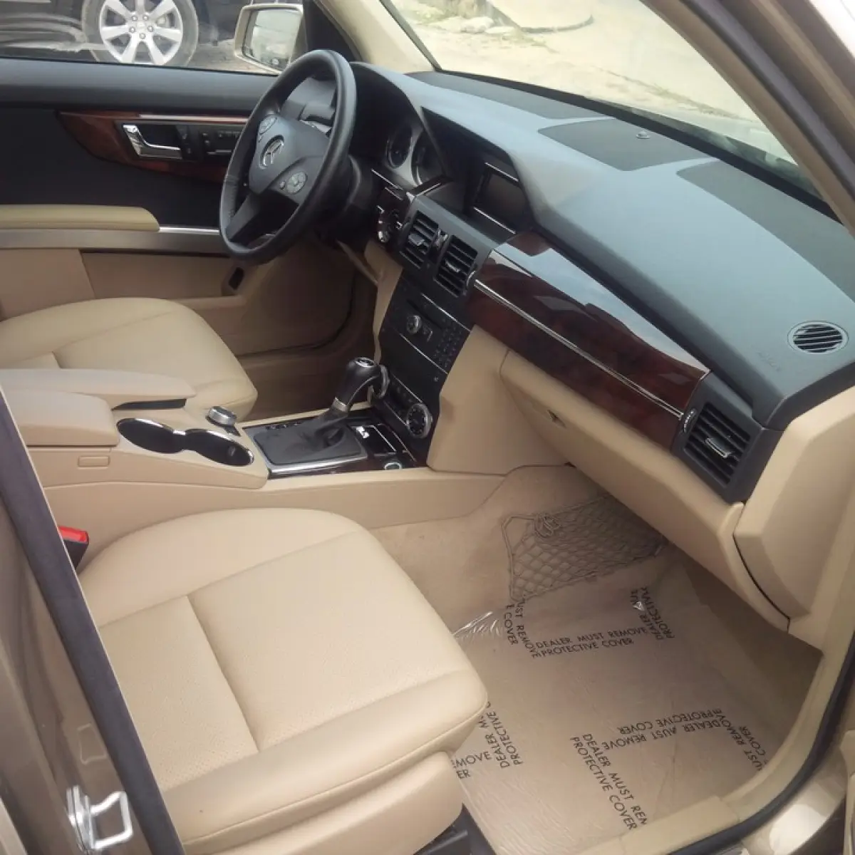 Clean Mercedes Benz GLK 350 4matic 2010 Model - Image 4