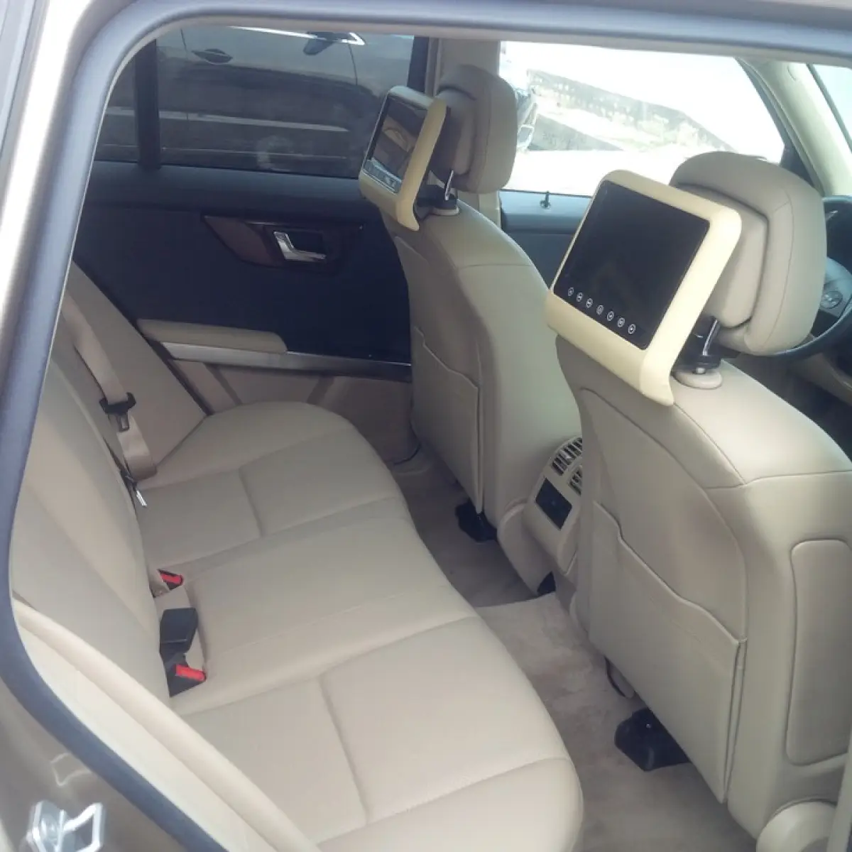 Clean Mercedes Benz GLK 350 4matic 2010 Model - Image 5
