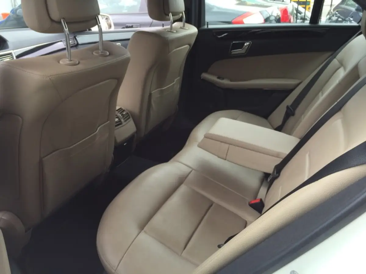 Mercedes Benz E350 4Matic 2011 - Image 3