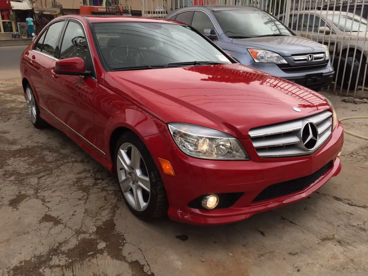 Mercedes Benz C300 2010 - Image 2