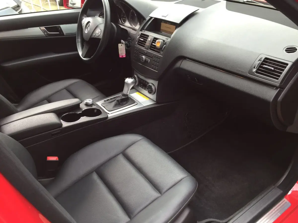 Mercedes Benz C300 2010 - Image 3