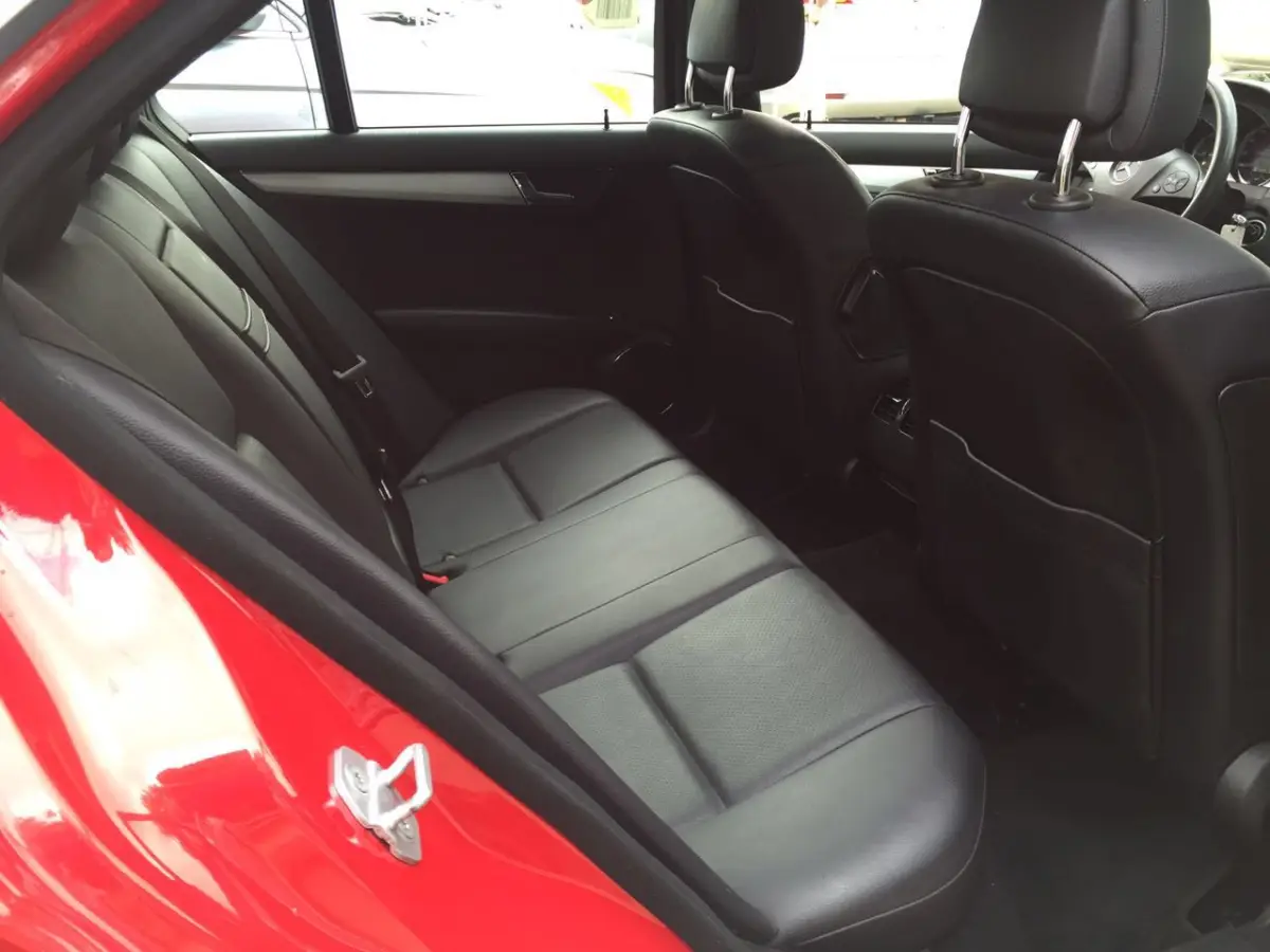 Mercedes Benz C300 2010 - Image 4