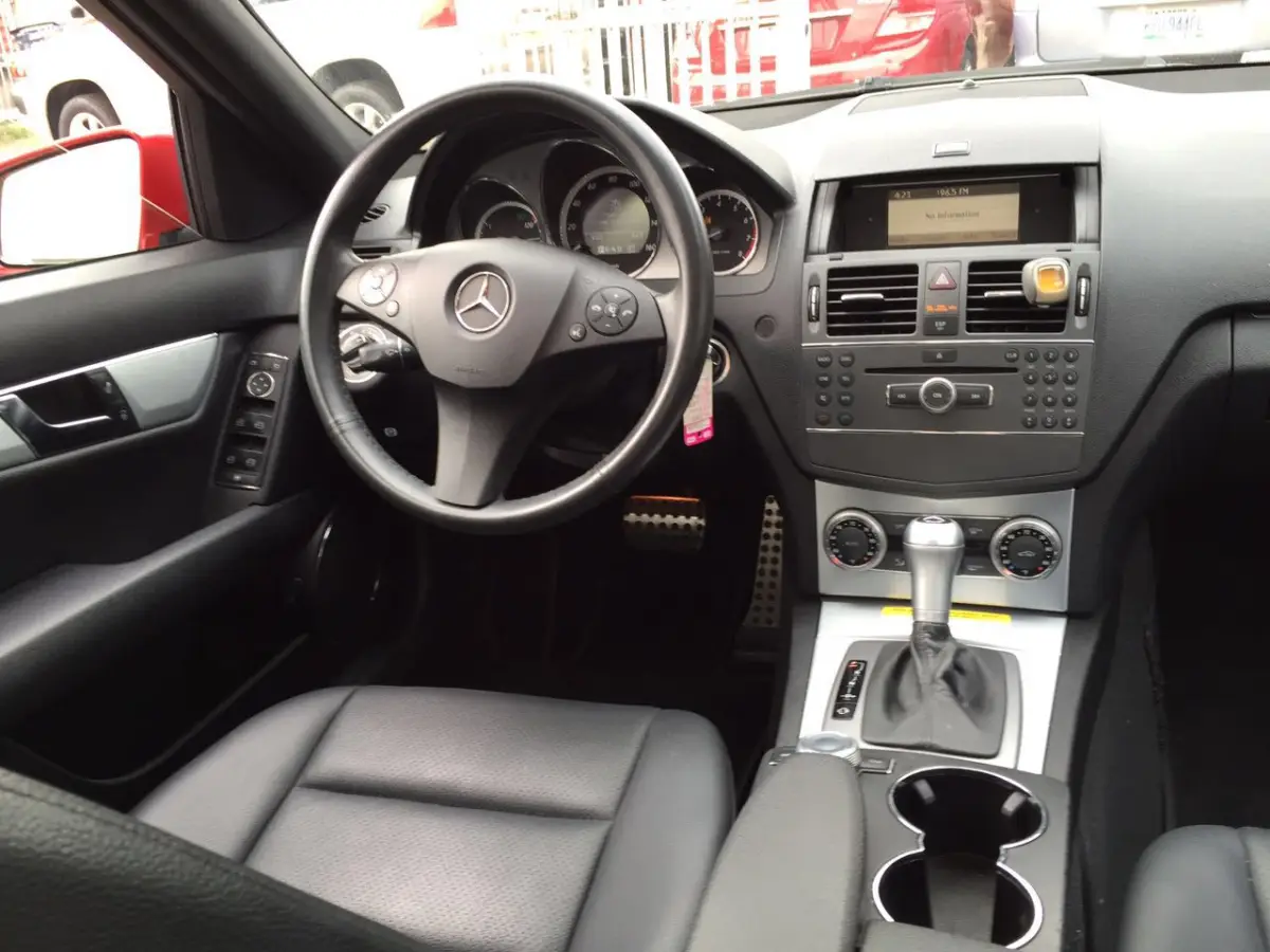 Mercedes Benz C300 2010 - Image 6