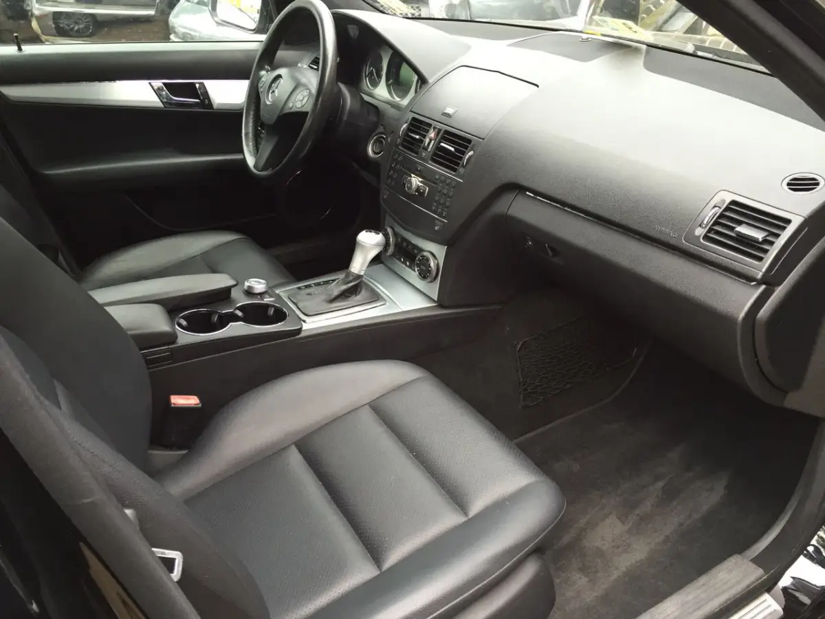 Extremely clean toks Mercedes Benz C300 2008 Black - Image 3