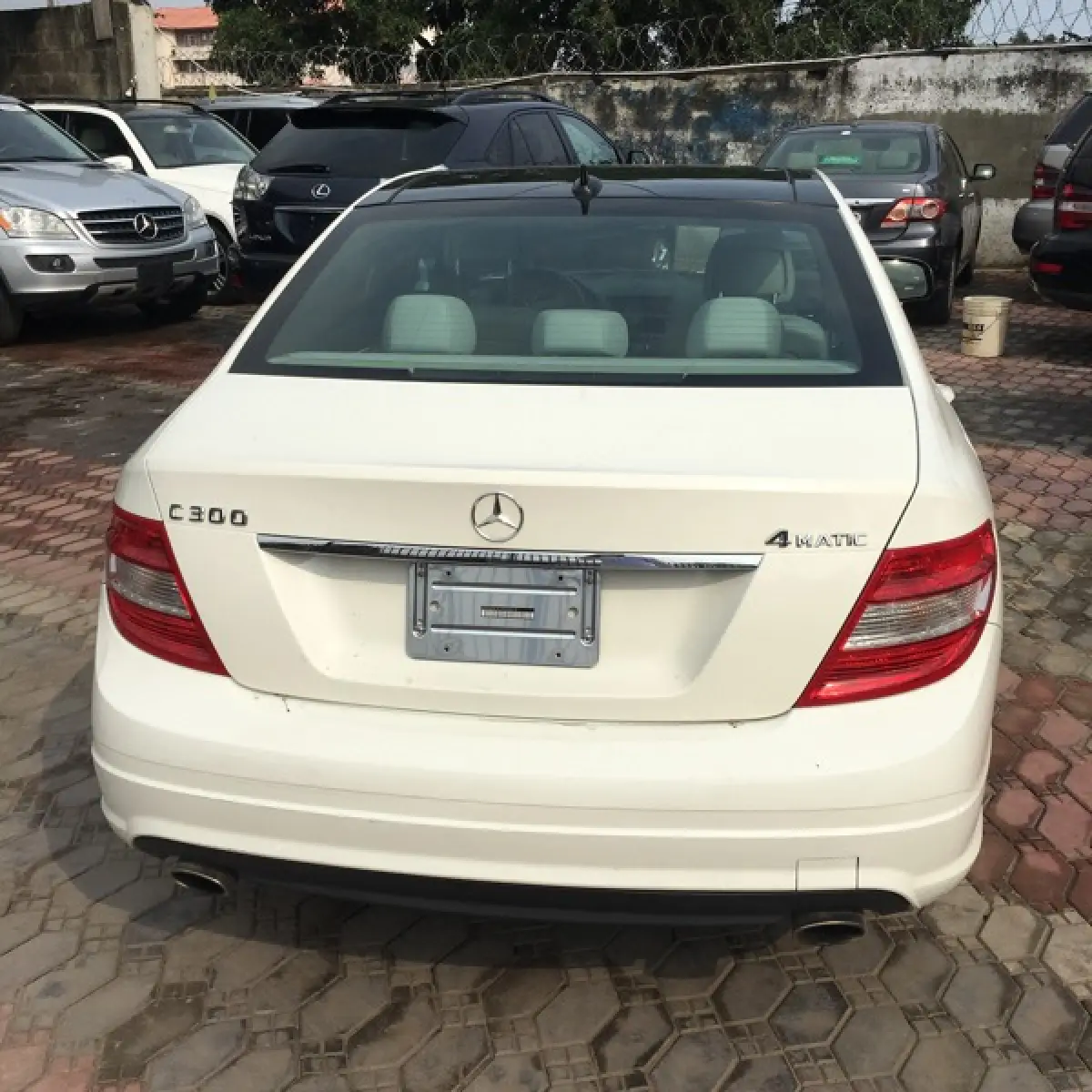 Sharp Mercedes Benz C300 2009 - Image 2