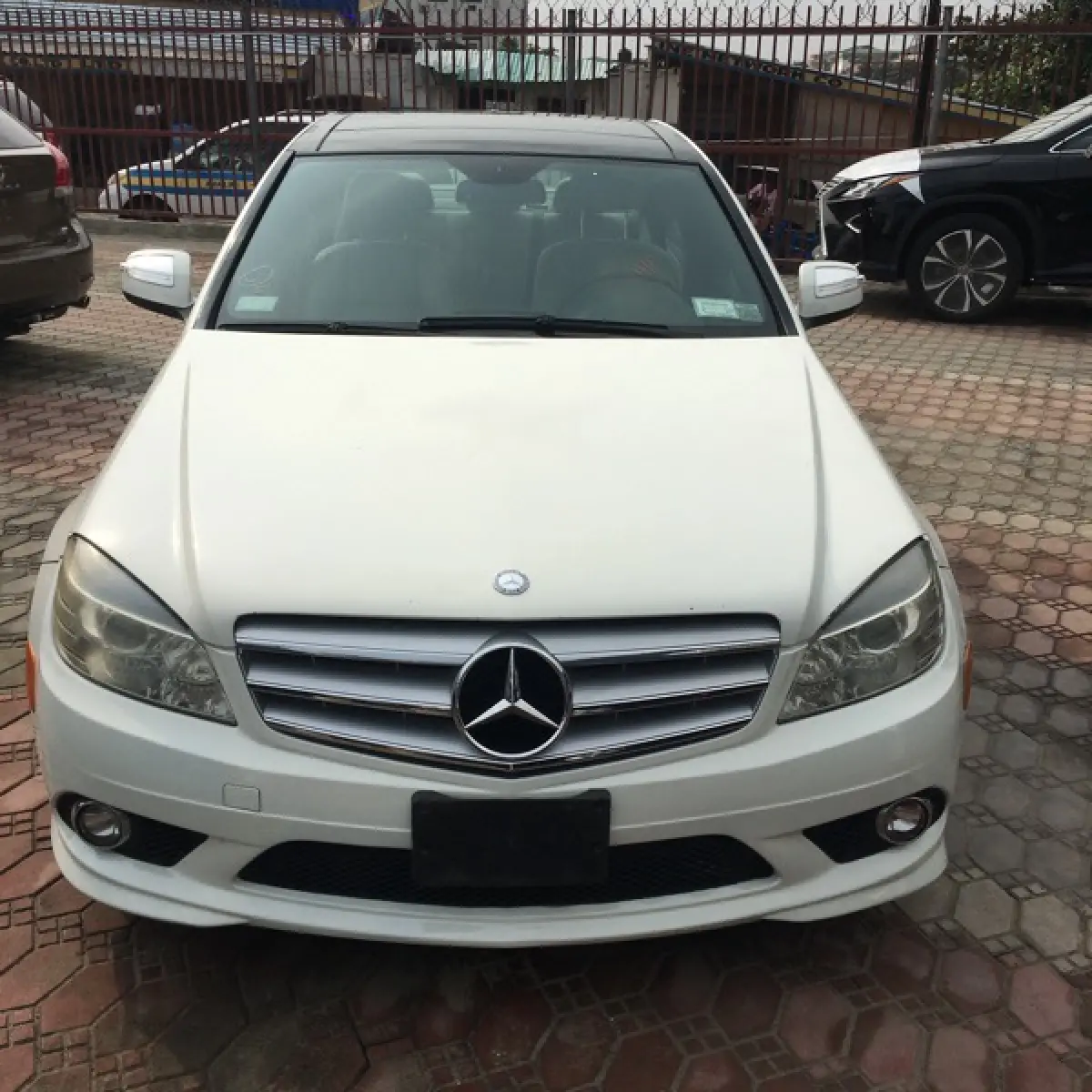 Sharp Mercedes Benz C300 2009 - Image 5