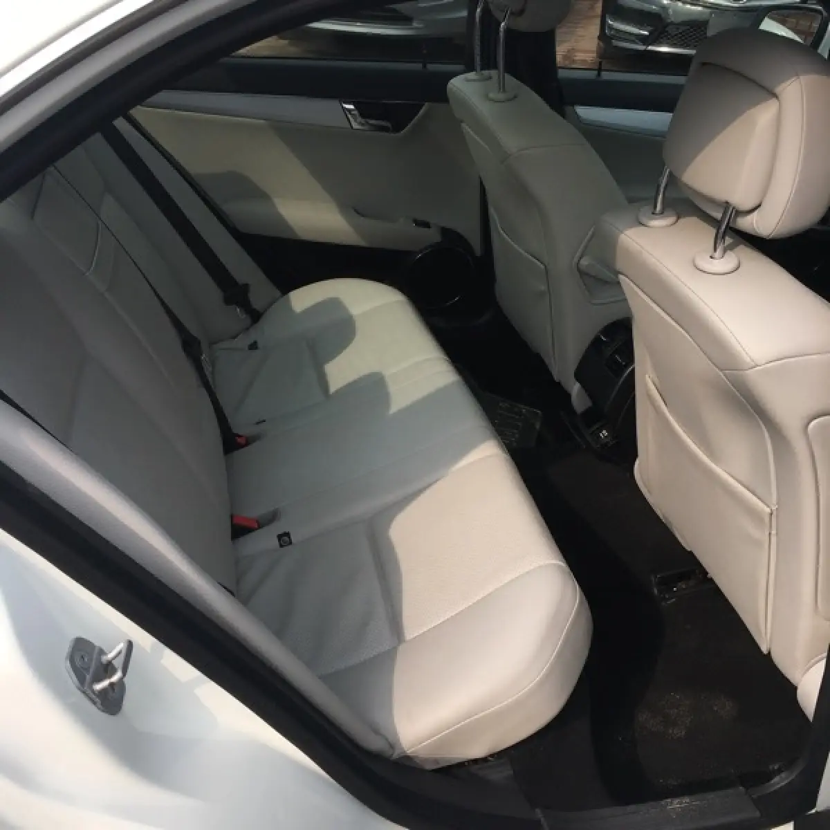 Sharp Mercedes Benz C300 2009 - Image 6