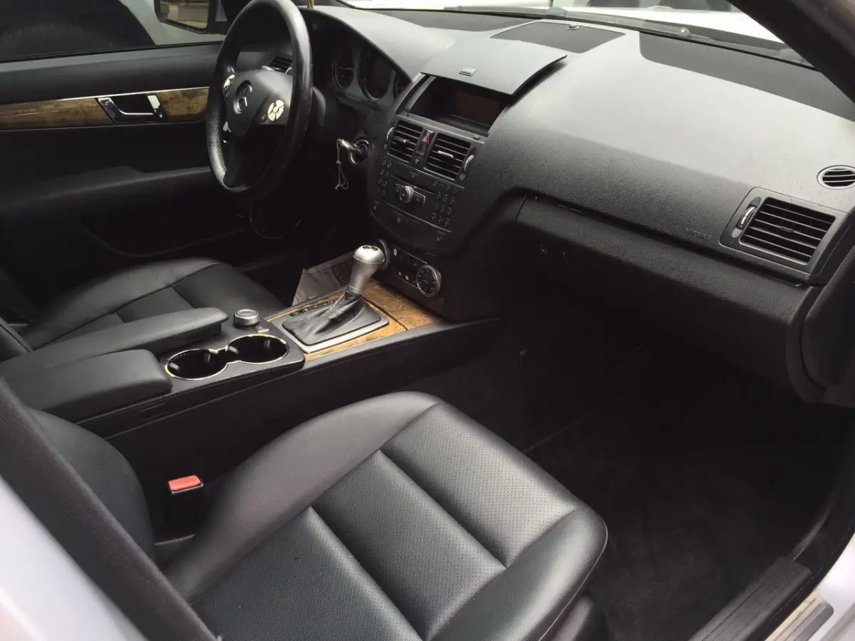 Mercedes Benz C350 2008 Super Clean - Image 4