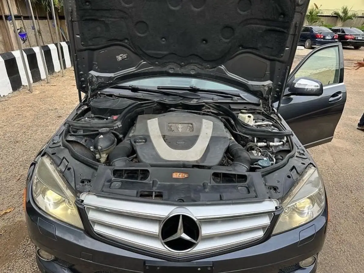 Mercedes Benz C350 2008 model - Image 4