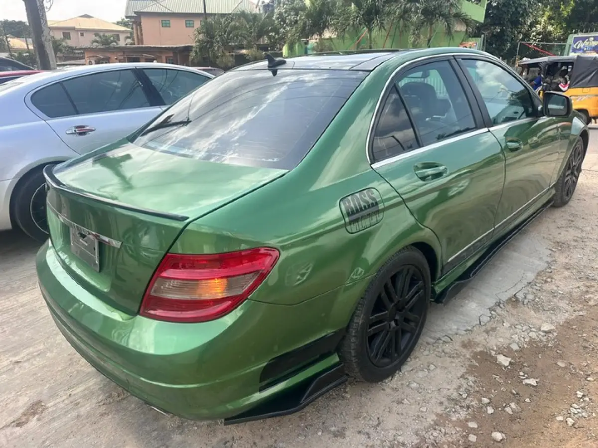 2009 Mercedes-benz C300 - Image 1