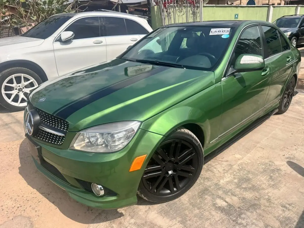 2009 Mercedes-benz C300 - Image 2