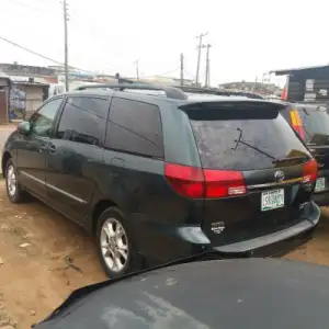 Registered Toyota Sienna (first Body) - 2006