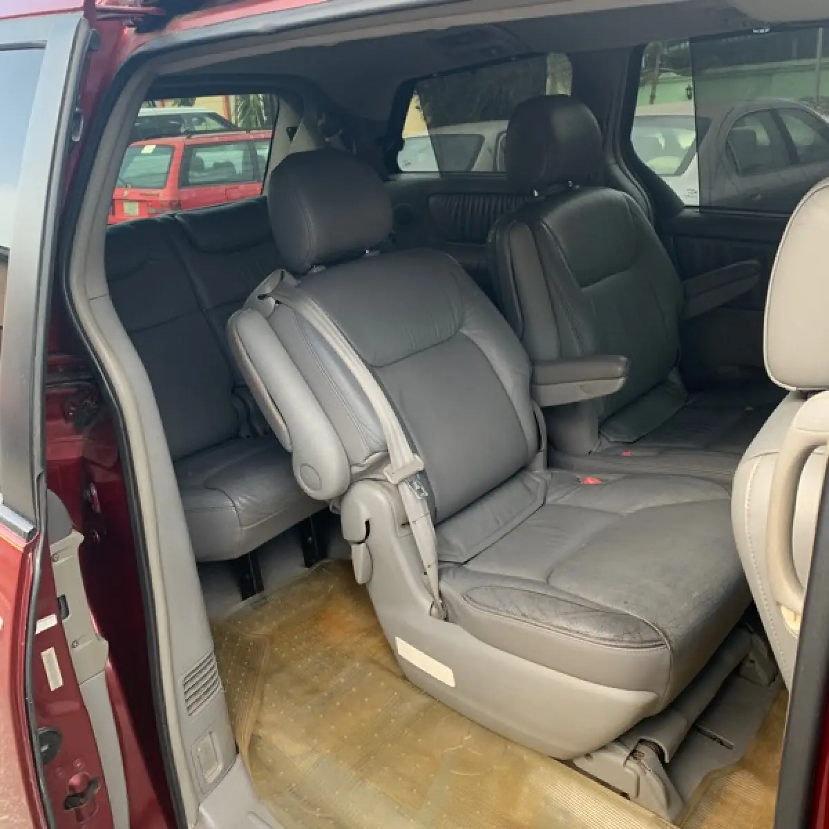 Clean Toyota Sienna 2006 Model For Grabs - Image 3