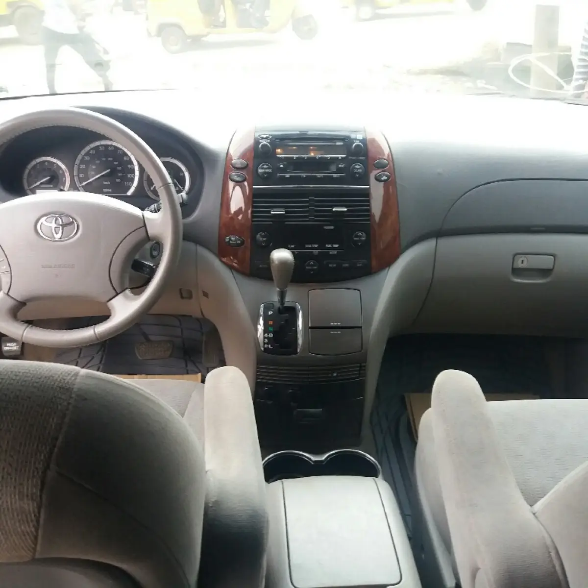 Toyota Sienna XLE - Image 5