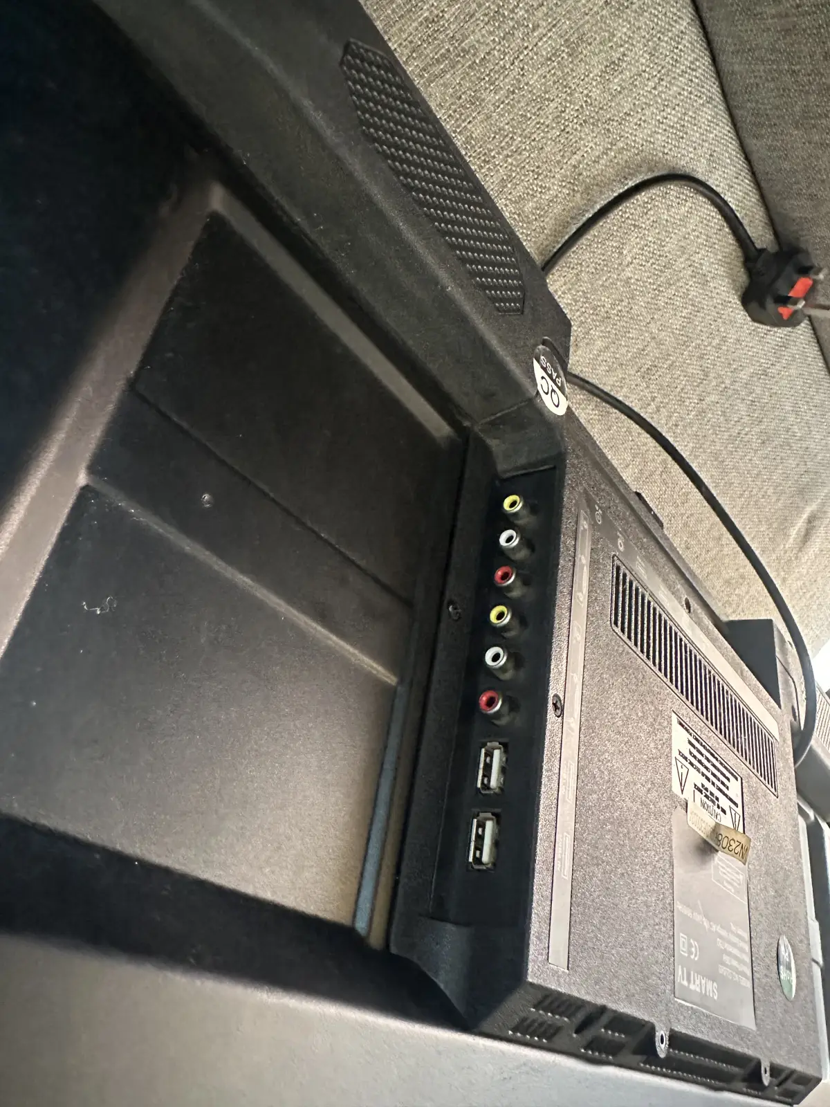 LG Smart Tv 32 inches - Image 3