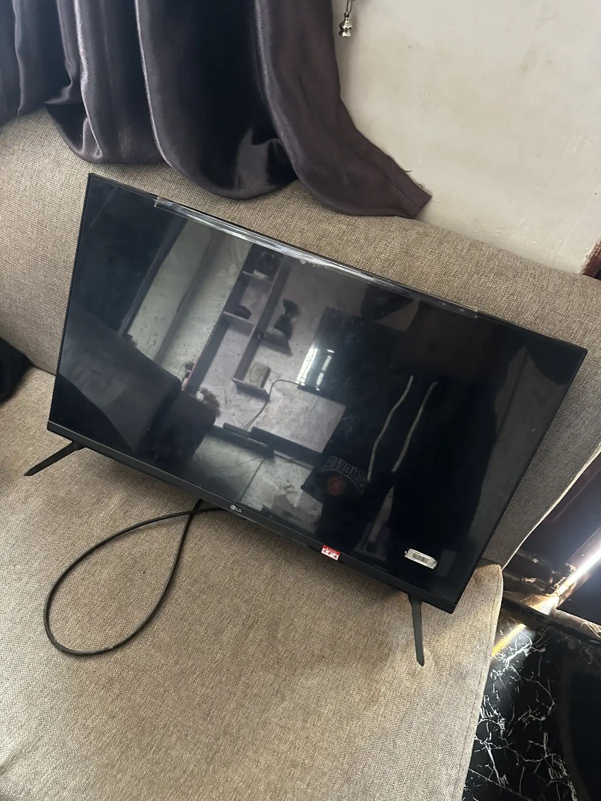 LG Smart Tv 32 inches - Image 1