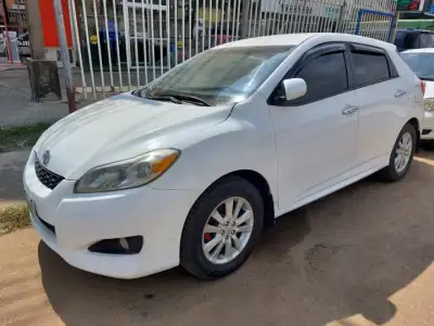 2010 Toyota Matrix White Registered