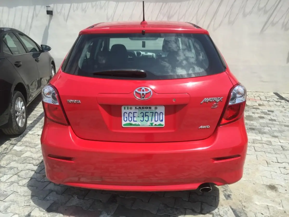 Neatly Used 2010 Toyota Matrix - Image 9