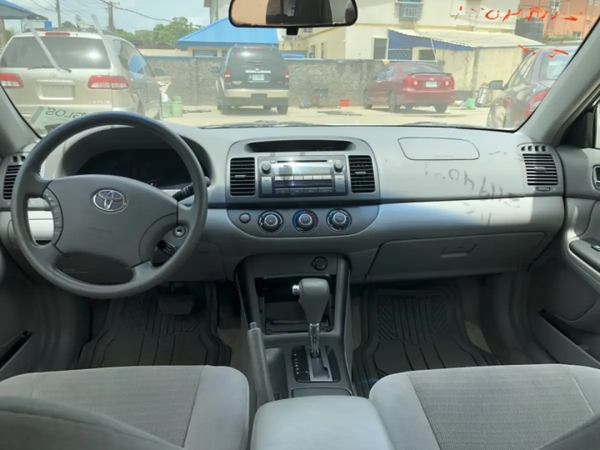 2006 Toyota Camry LE - Image 6