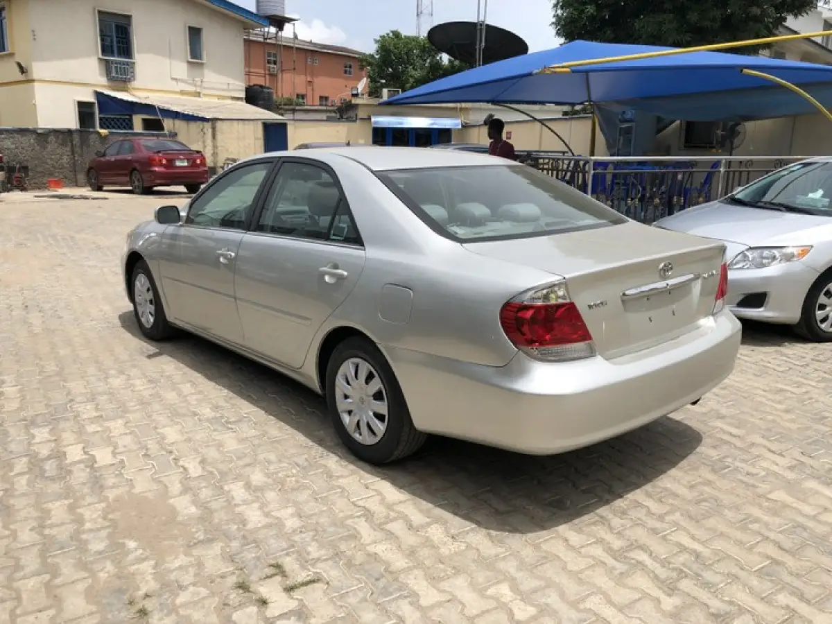 2006 Toyota Camry LE - Image 7