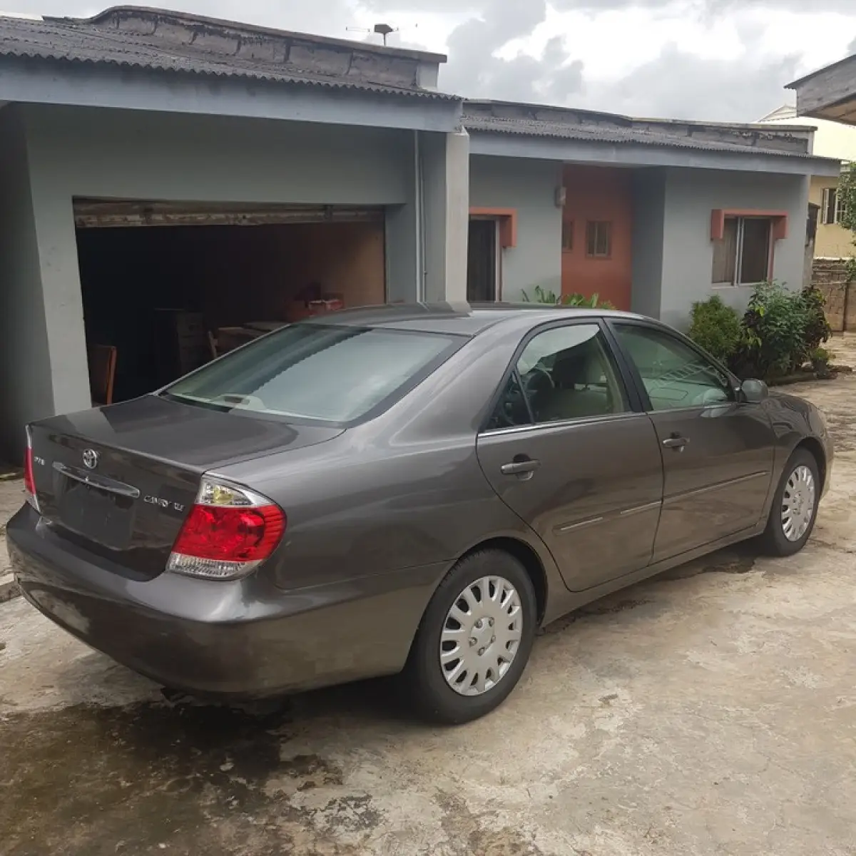 Toyota Camry XLE 2006 gray - Image 1