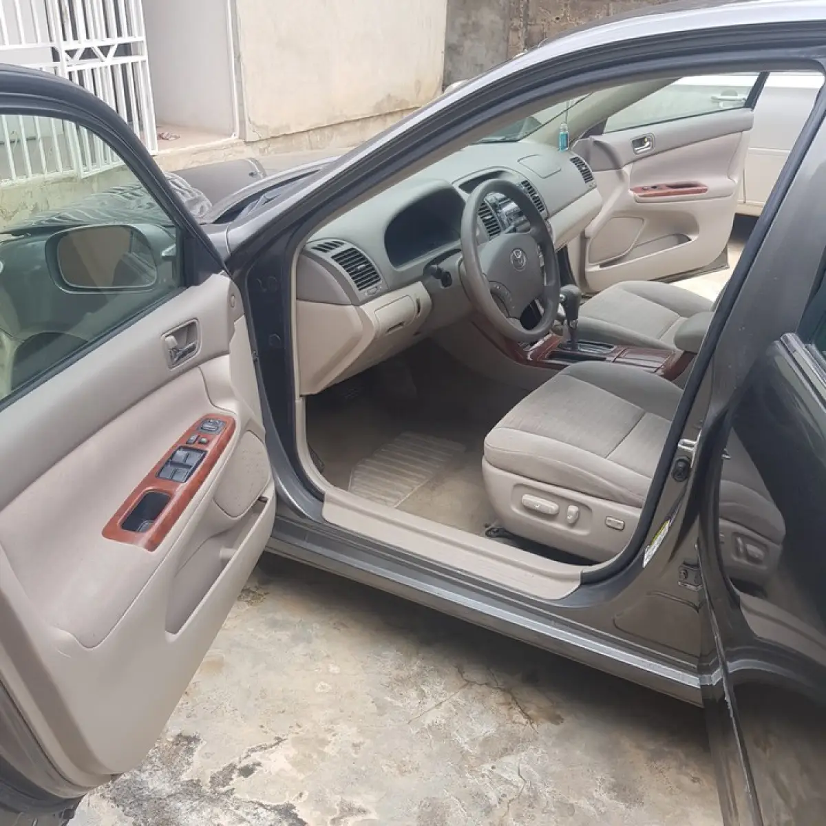 Toyota Camry XLE 2006 gray - Image 3