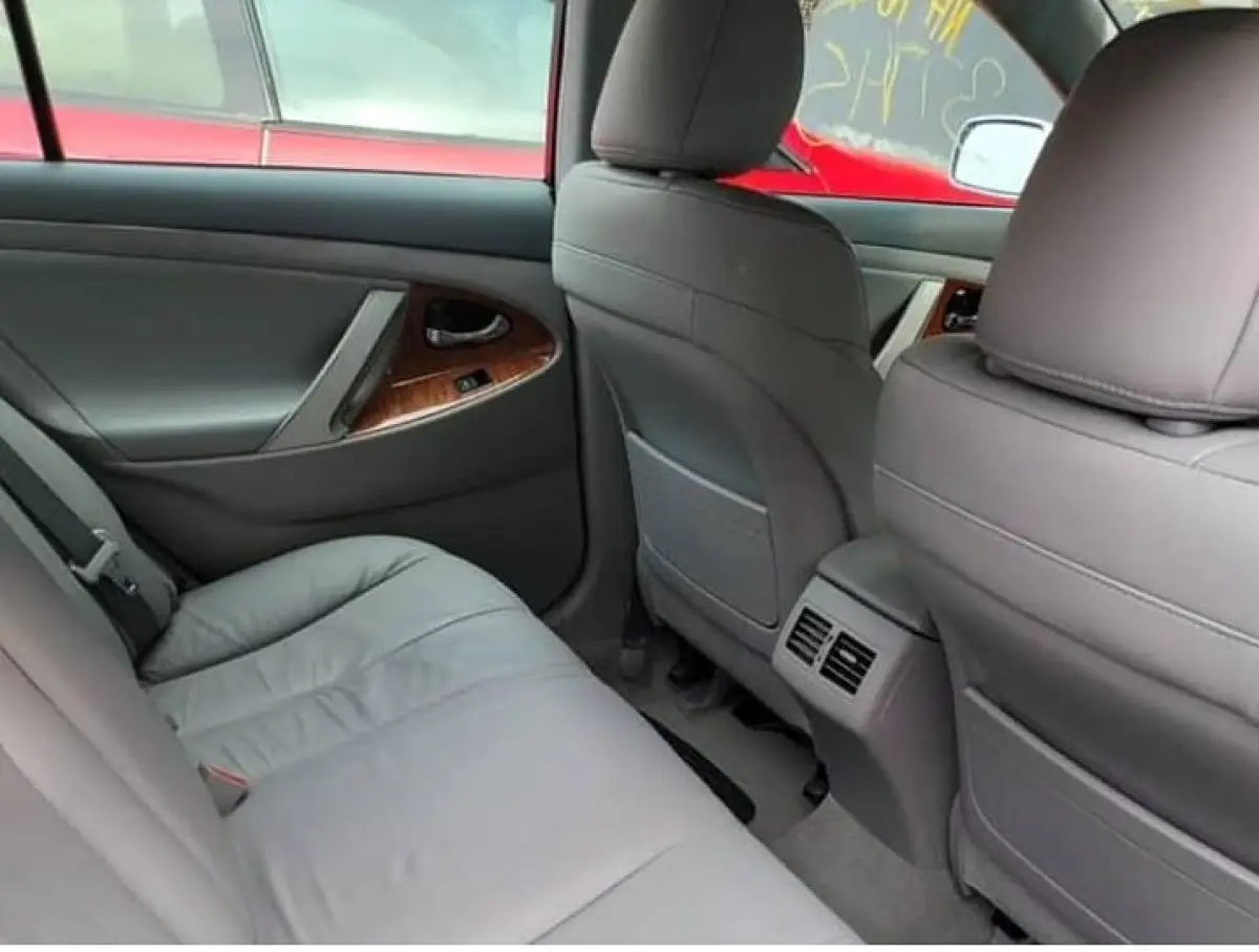 2011 Toyota Camry XLE - Autos - Image 5