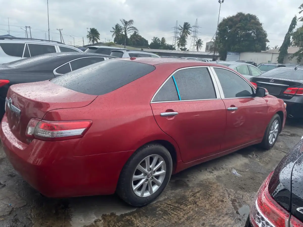 2011 Toyota Camry XLE With V4 Engine - Image 8