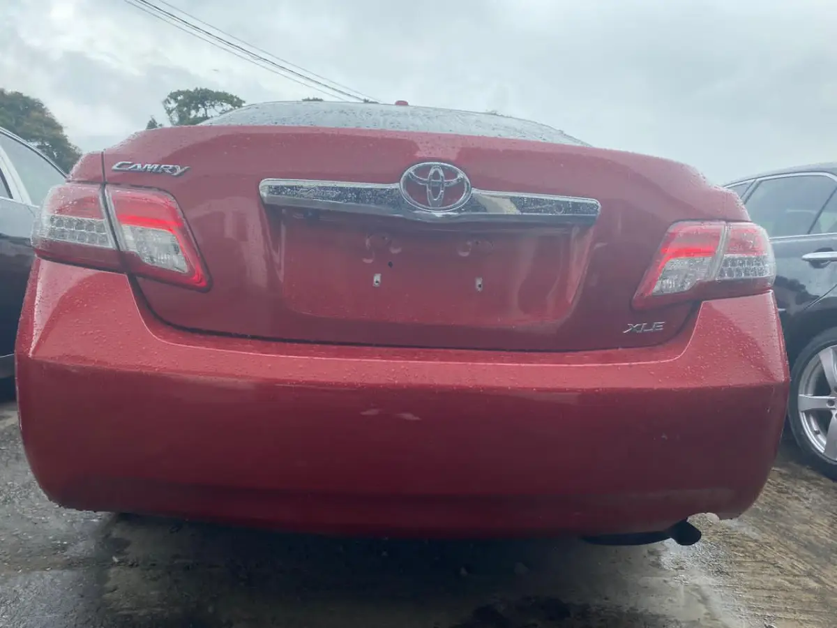 2011 Toyota Camry XLE With V4 Engine - Image 9