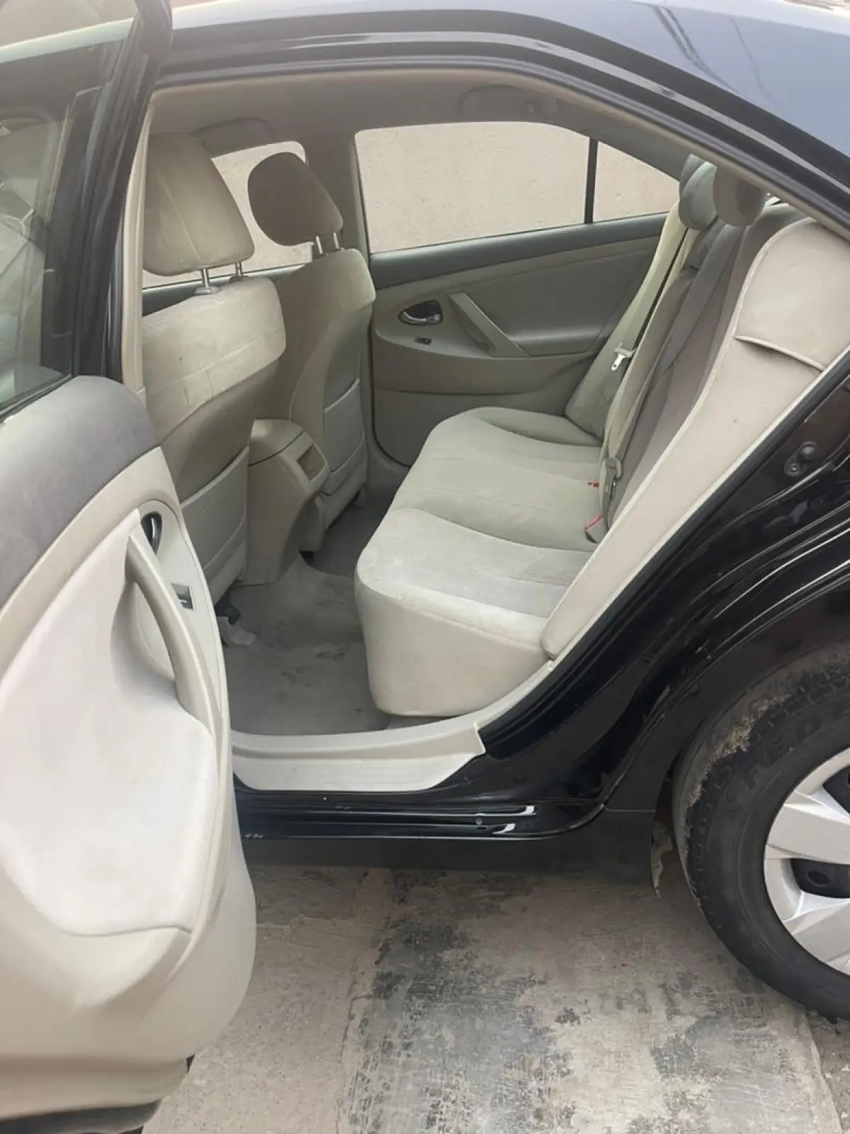 Used 2010 Toyota Camry LE Black Colour - Image 4