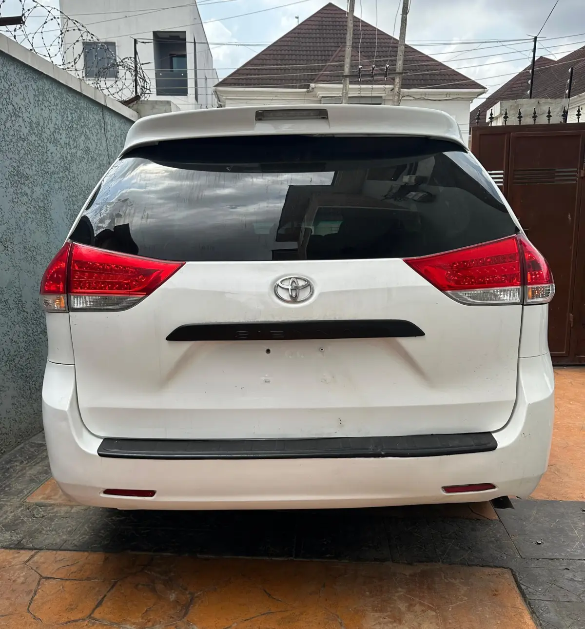 Toyota Sienna 2014 - Image 1