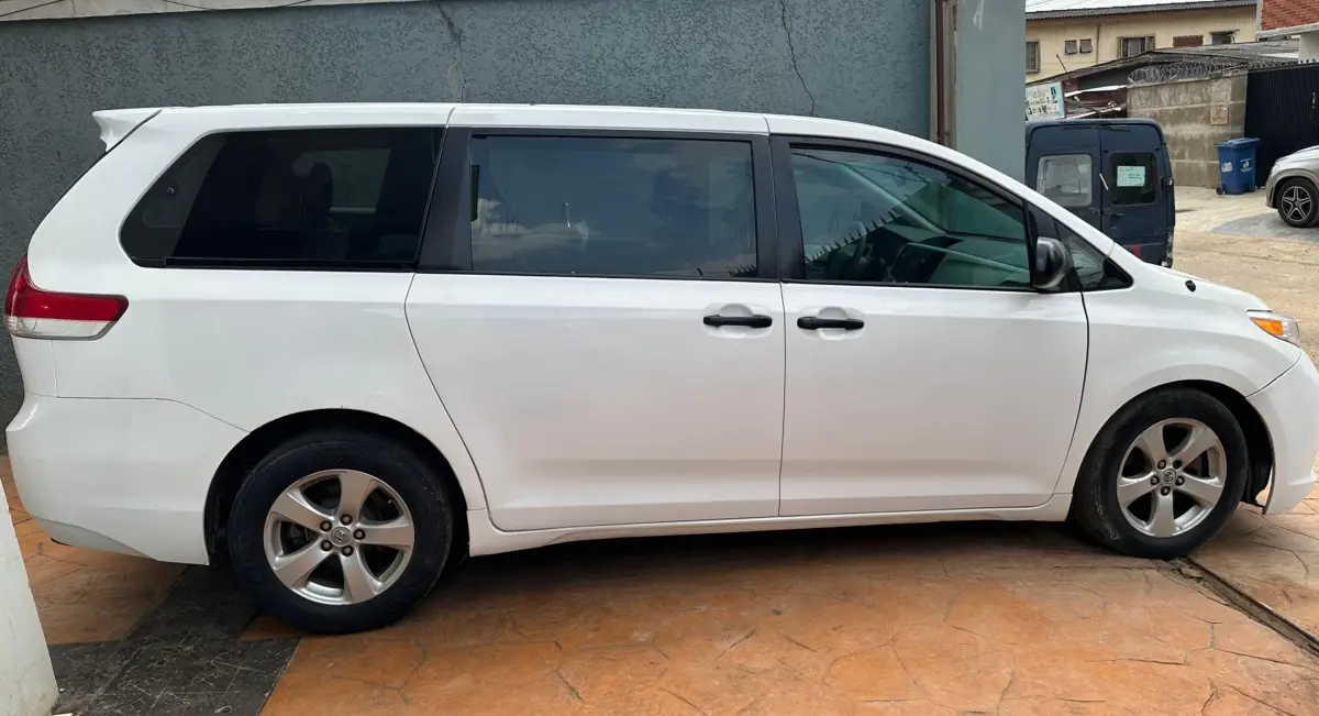 Toyota Sienna 2014 - Image 4