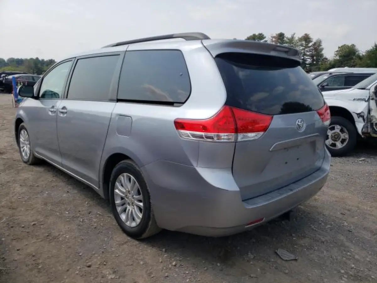 CLEAN 2011 TOYOTA SIENNA FOR SALE - Image 3
