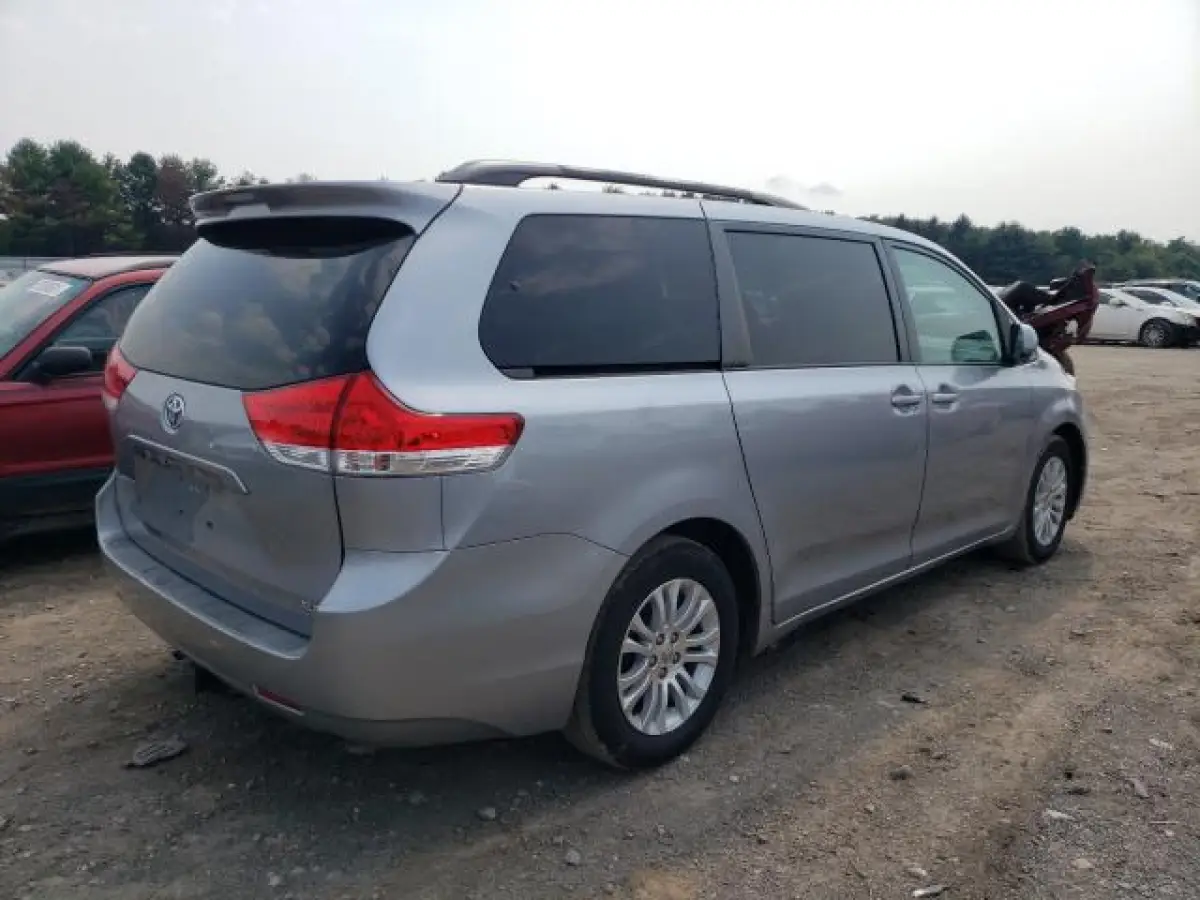 CLEAN 2011 TOYOTA SIENNA FOR SALE - Image 4