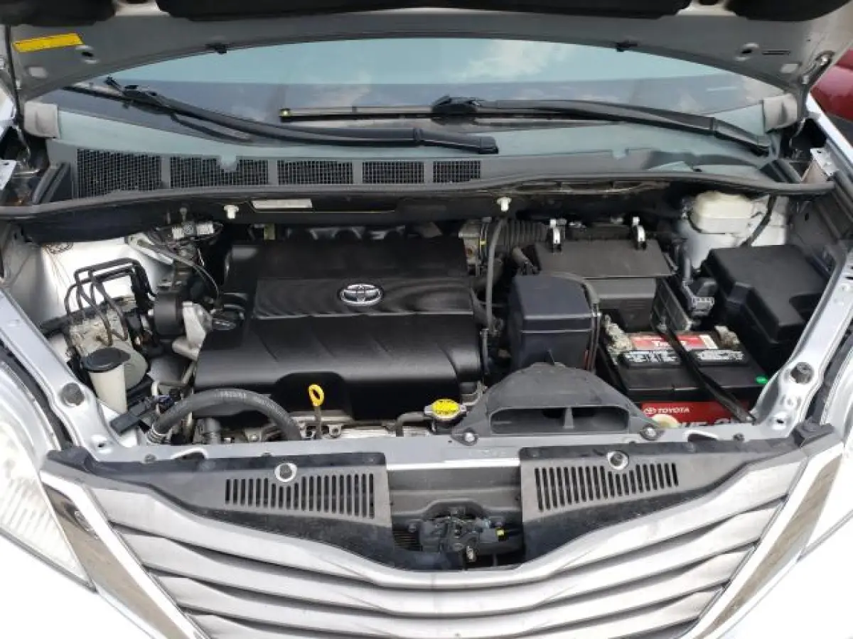 CLEAN 2011 TOYOTA SIENNA FOR SALE - Image 7