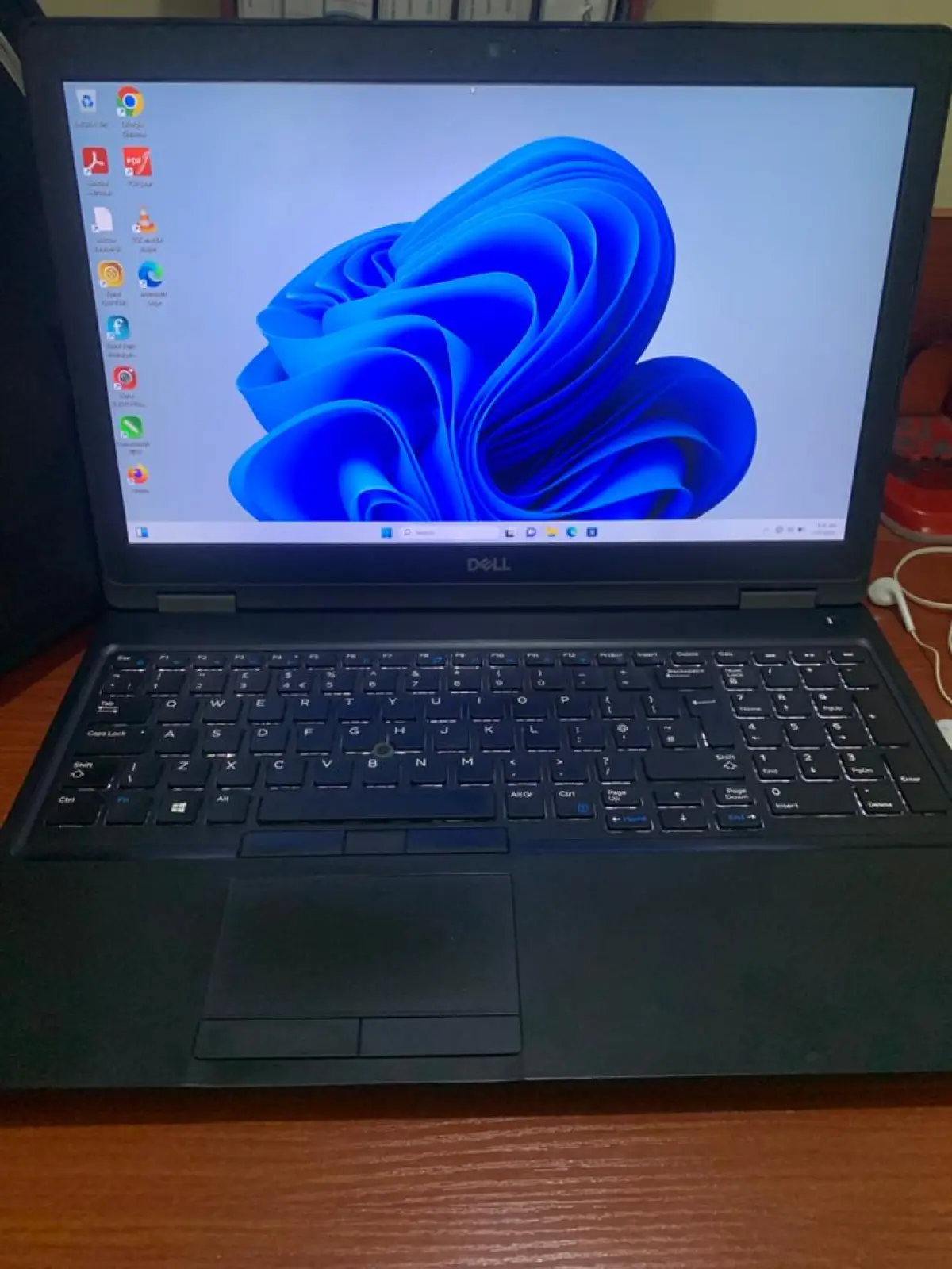 Dell latitude 5590 Laptop - Image 2