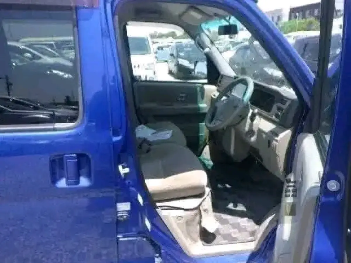 2006 Mini bus available for sale - Image 3